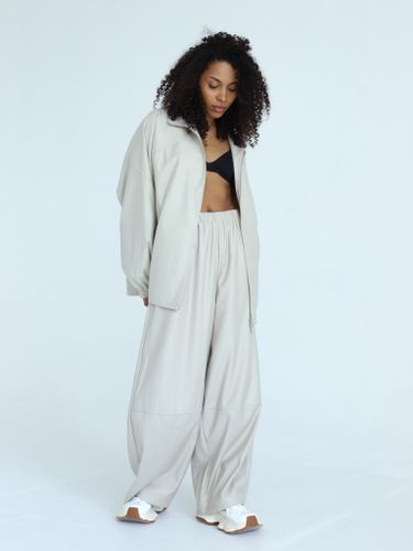 Бежевый женский спортивный костюм оверсайз