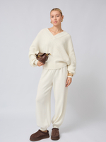 Джемпер вязаный с v-вырезом