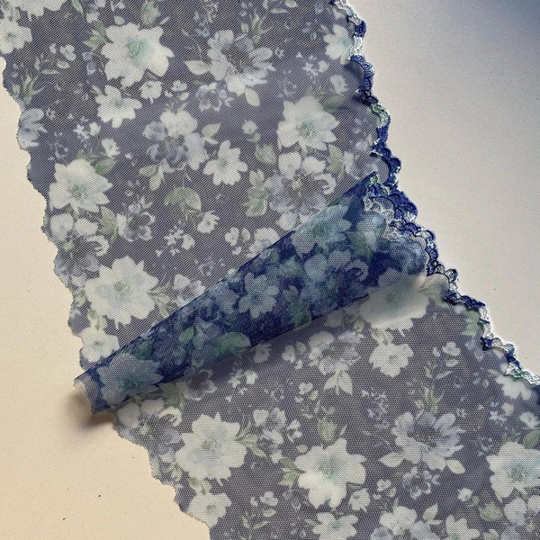 Вышивка на сетке синяя к543