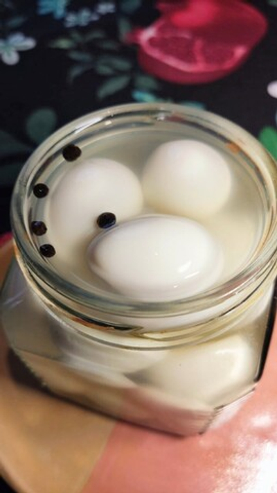 Яйца перепелиные маринованные