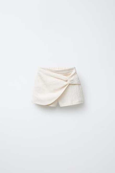 ZARA ЮБКА-ШОРТЫ C ЗАПАХОМ ИЗ РЕЛЬЕФНОЙ ТКАНИ, ЭКРЮ