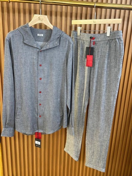 Льняной костюм Kiton