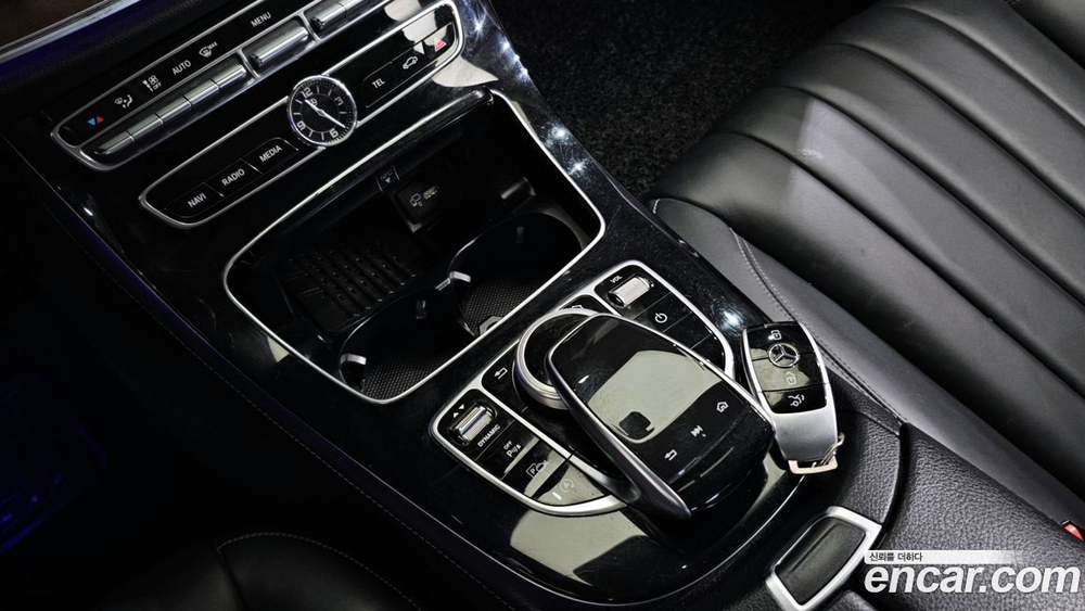 Mercedes-Benz E-Class W213 E220d Exclusive (08.2019)