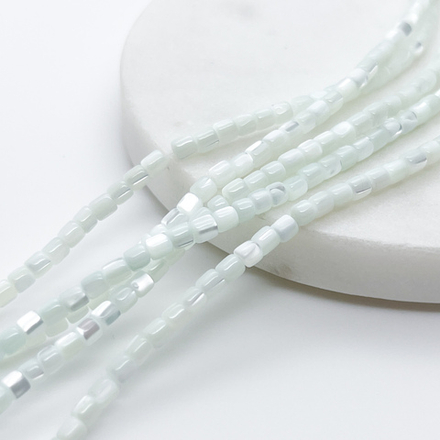 Перламутр тонированный, цвет мятный светлый, размер около 3,5*3,4 мм, цена за 54-55 шт (1/2 нити)