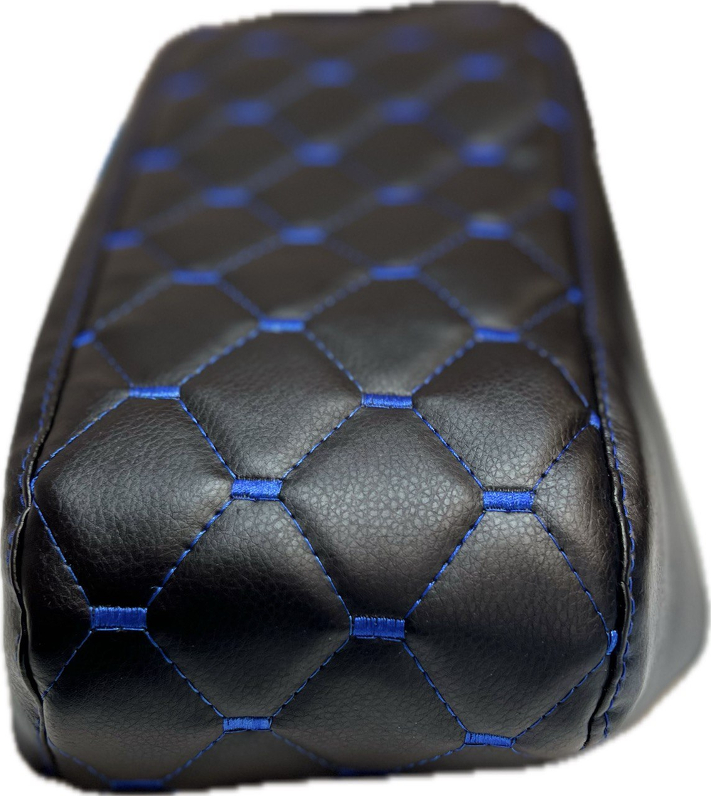 Чехол на штатный подлокотник Лада Веста (синяя нить Рубин)