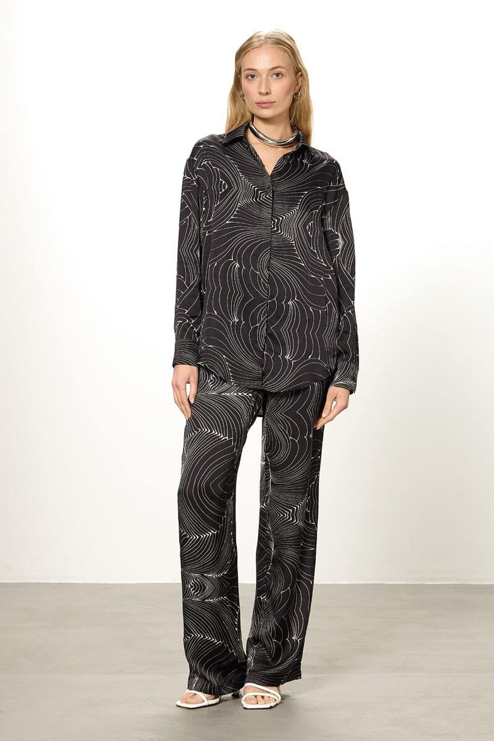 Комплект рубашка Хельсинки и брюки палаццо черно-белый принт вискоза