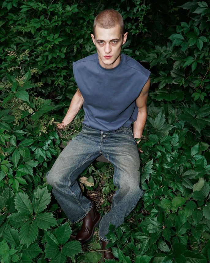 Джинсы-трубы с винтажным эффектом