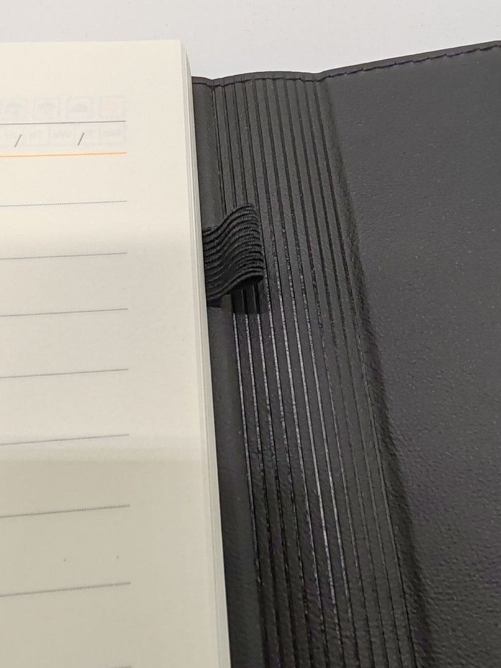 Блокнот подарочный А5 с ручкой Н-черный (7728-1)