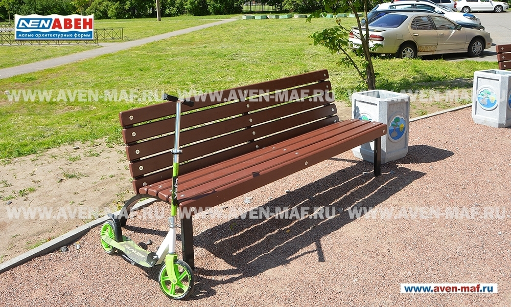 Скамейка на металлическом каркасе
