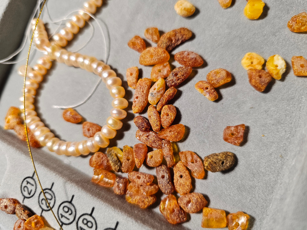 Комплект украшений авторский из Янтаря "Два солнца".