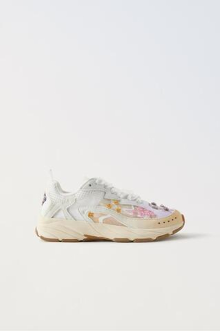 ZARA КРОССОВКИ С ЦВЕТОЧНЫМИ ДЕТАЛЯМИ, БЕЛЫЙ