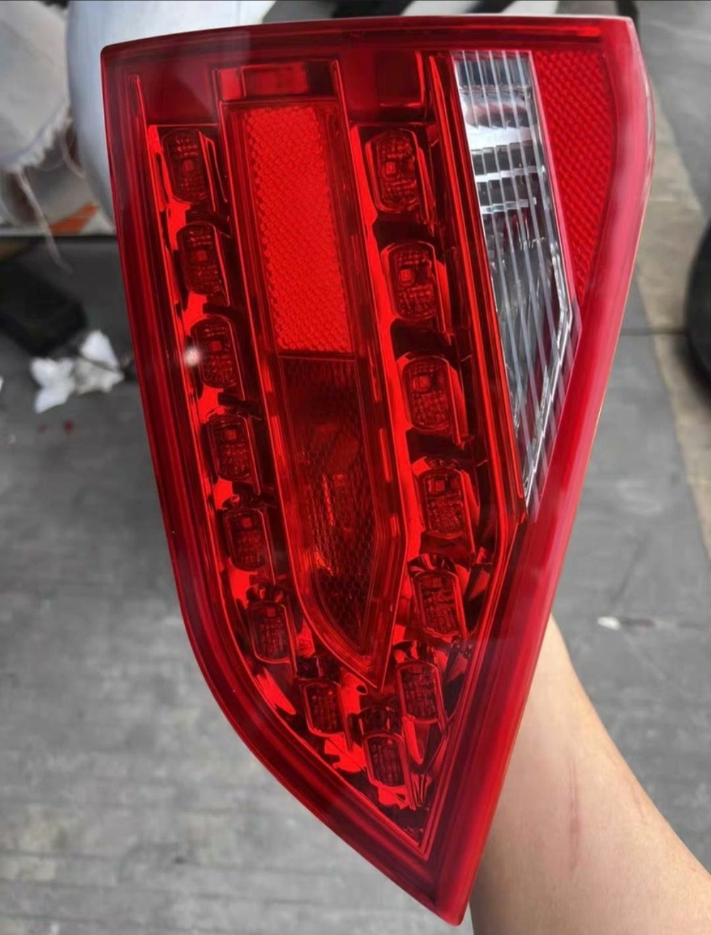 Задний внутренний фонарь Audi A4 B8 2008-2012 (LED, оригинал,)