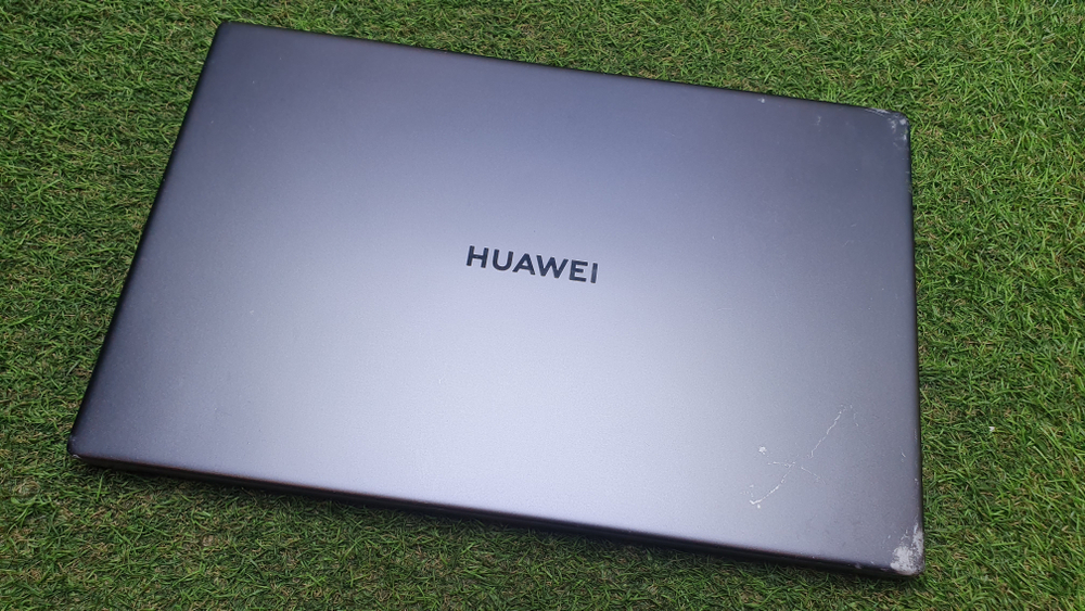 Ноутбук Huawei Ryzen 7/8Gb/FHD