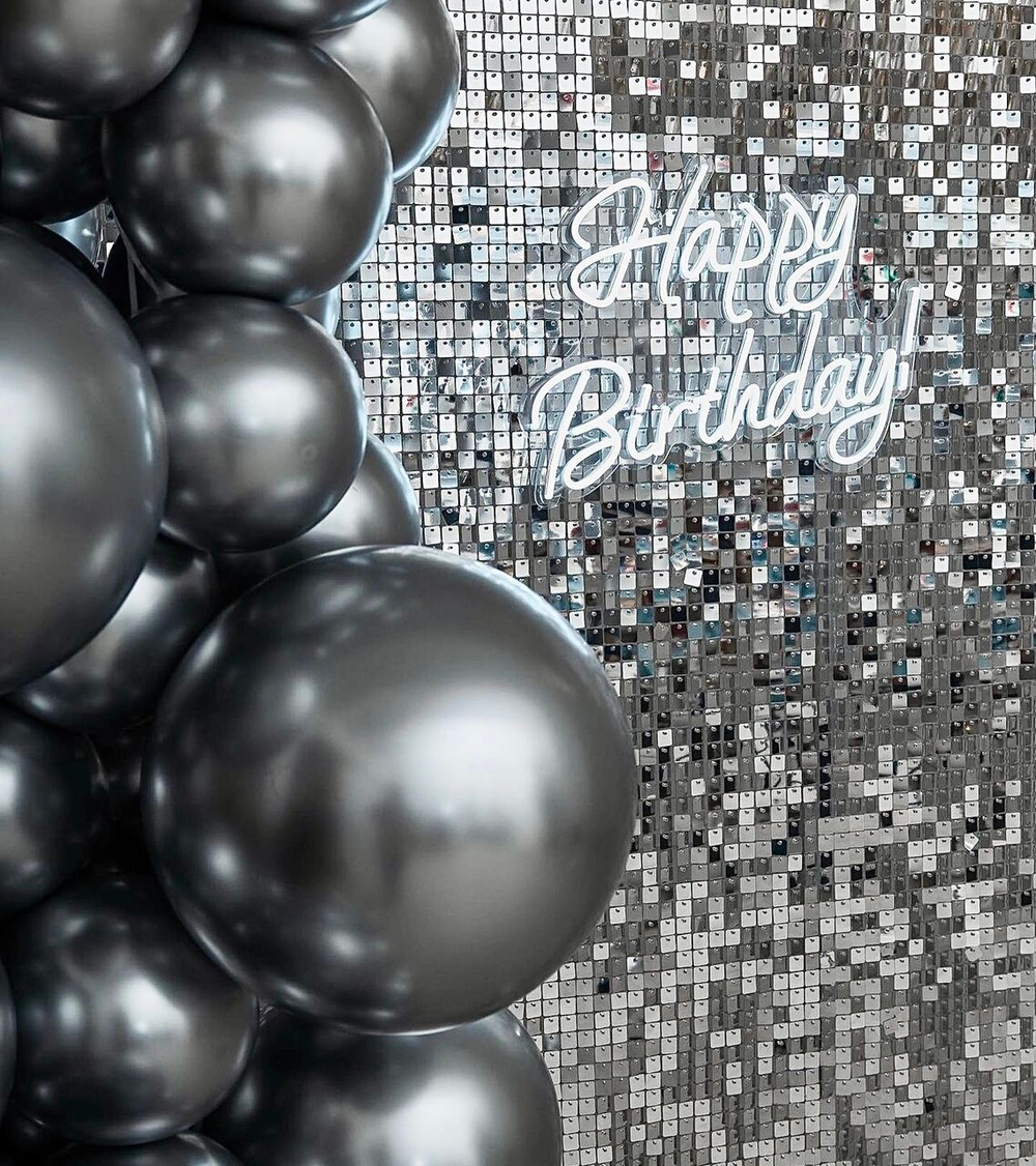 Фотозона с паетками и неоновой подствеской