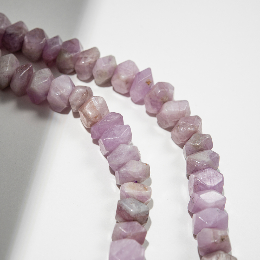 Кунцит натуральный, фриформ, микроогранка 9-10*7-8мм