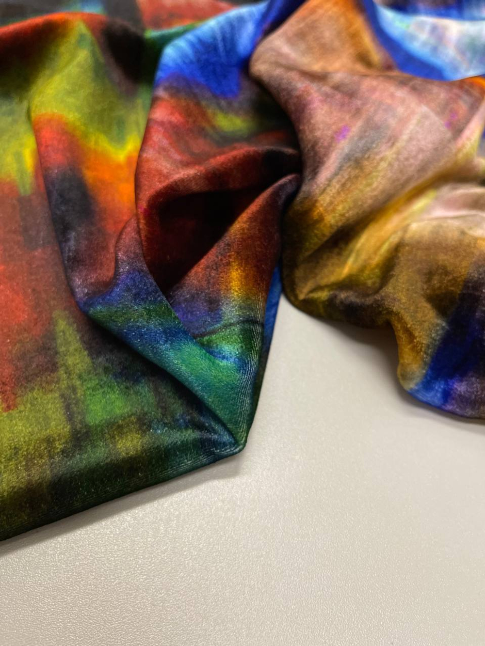 Плательно-костюмный шелковый бархат (Alta Moda for LV, 40%шелк/60%вискоза, Многоцветная абстракция, 131)