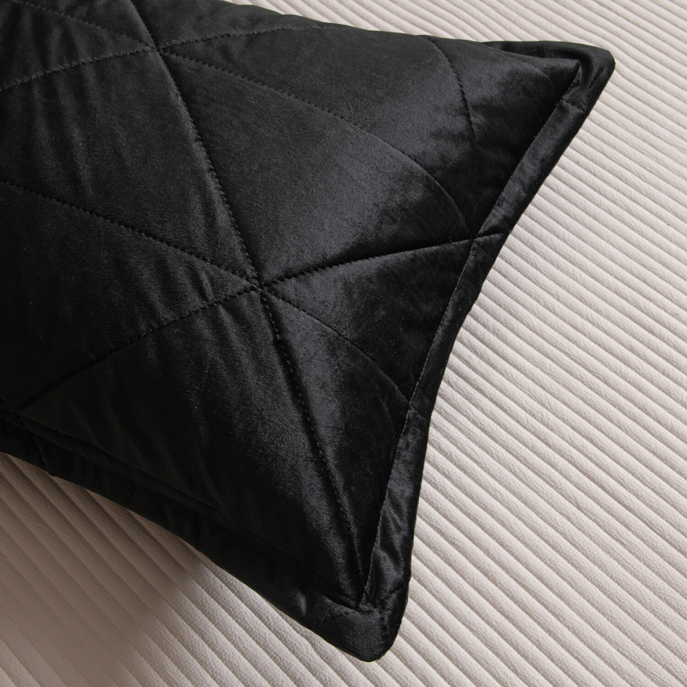 Велюровое покрывало в клетку с наволочками OVL047