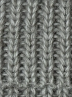 Шапка для мальчика с козырьком на осень