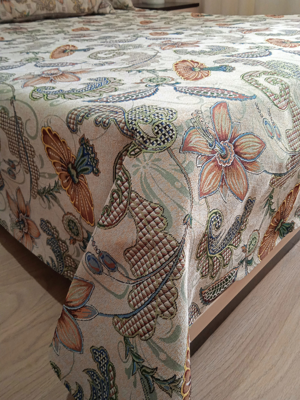 Покрывало гобеленовое Гибискус 1,5-спальный (150х200)