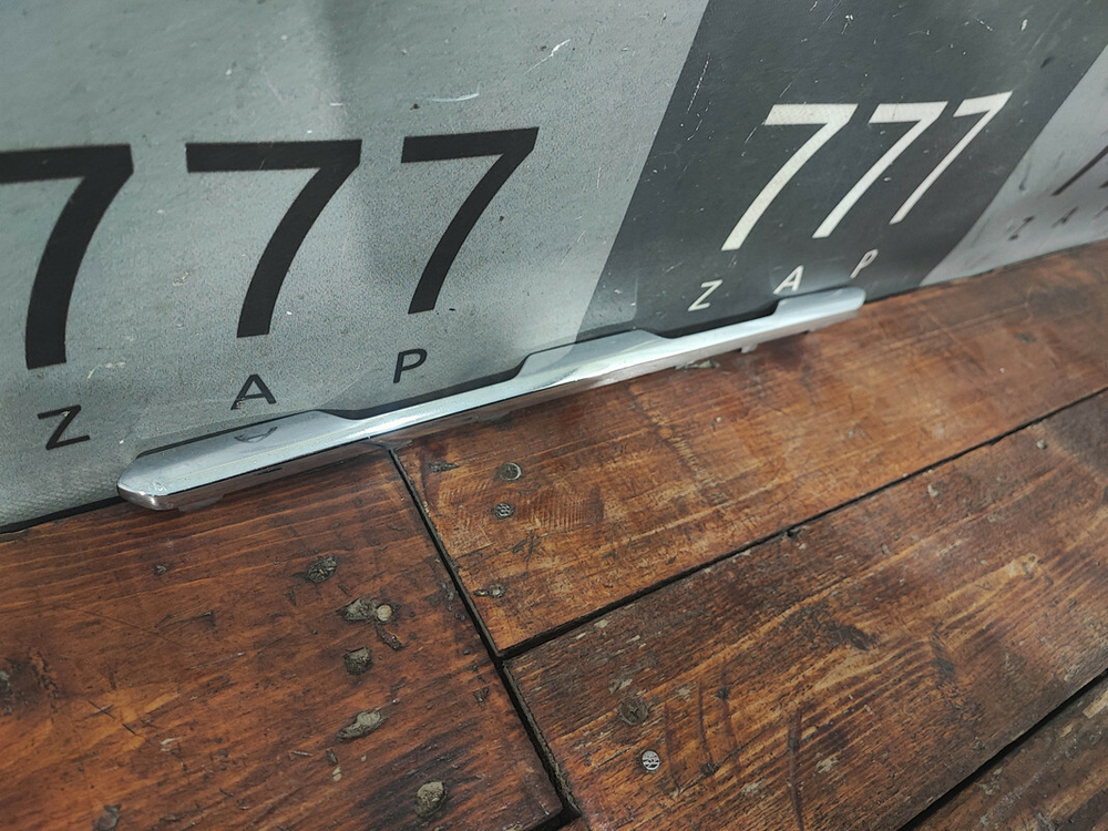 Молдинг решетки радиатора Mercedes GLC (X253) 19-нв Б/У Оригинал A2538883800