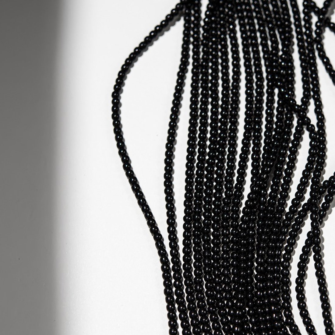 Шпинель синтетическая "Черный агат", 2,3мм, шар