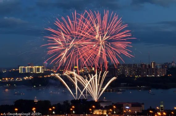 Профессиональный фейерверк под музыку с выездом пиротехников по Республике Алтай