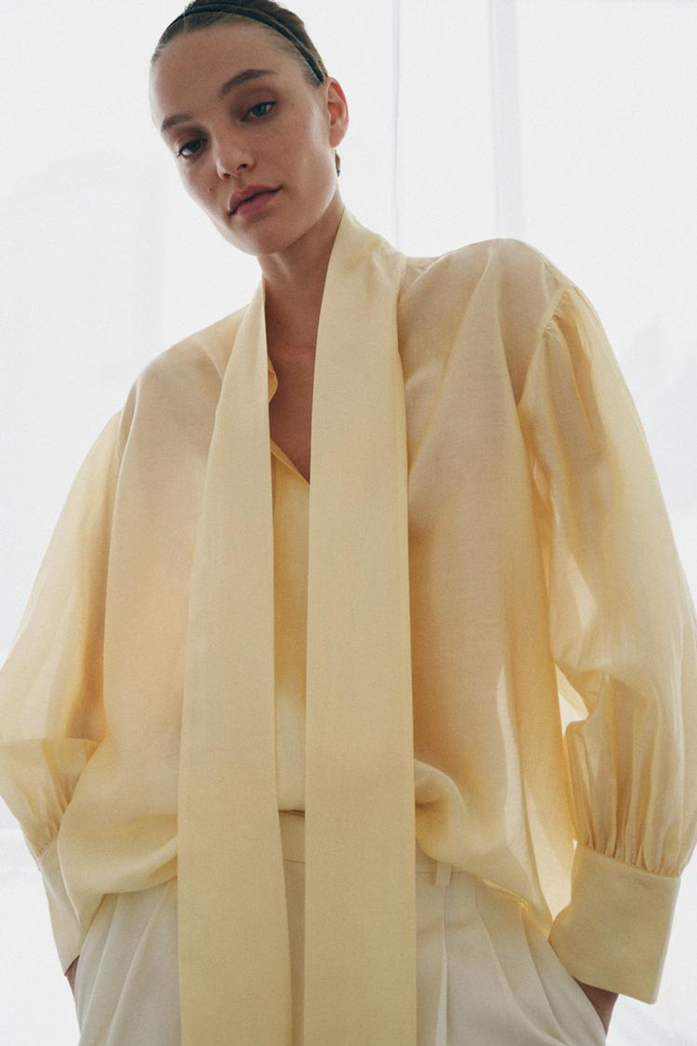 ZARA АТЛАСНАЯ РУБАШКА С ПЛАТКОМ — ZW COLLECTION, ЯИЧНО-ЖЕЛТЫЙ