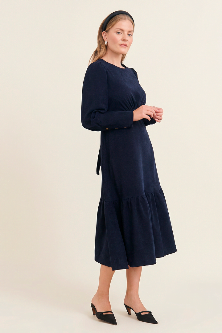 Платье с широкими манжетами