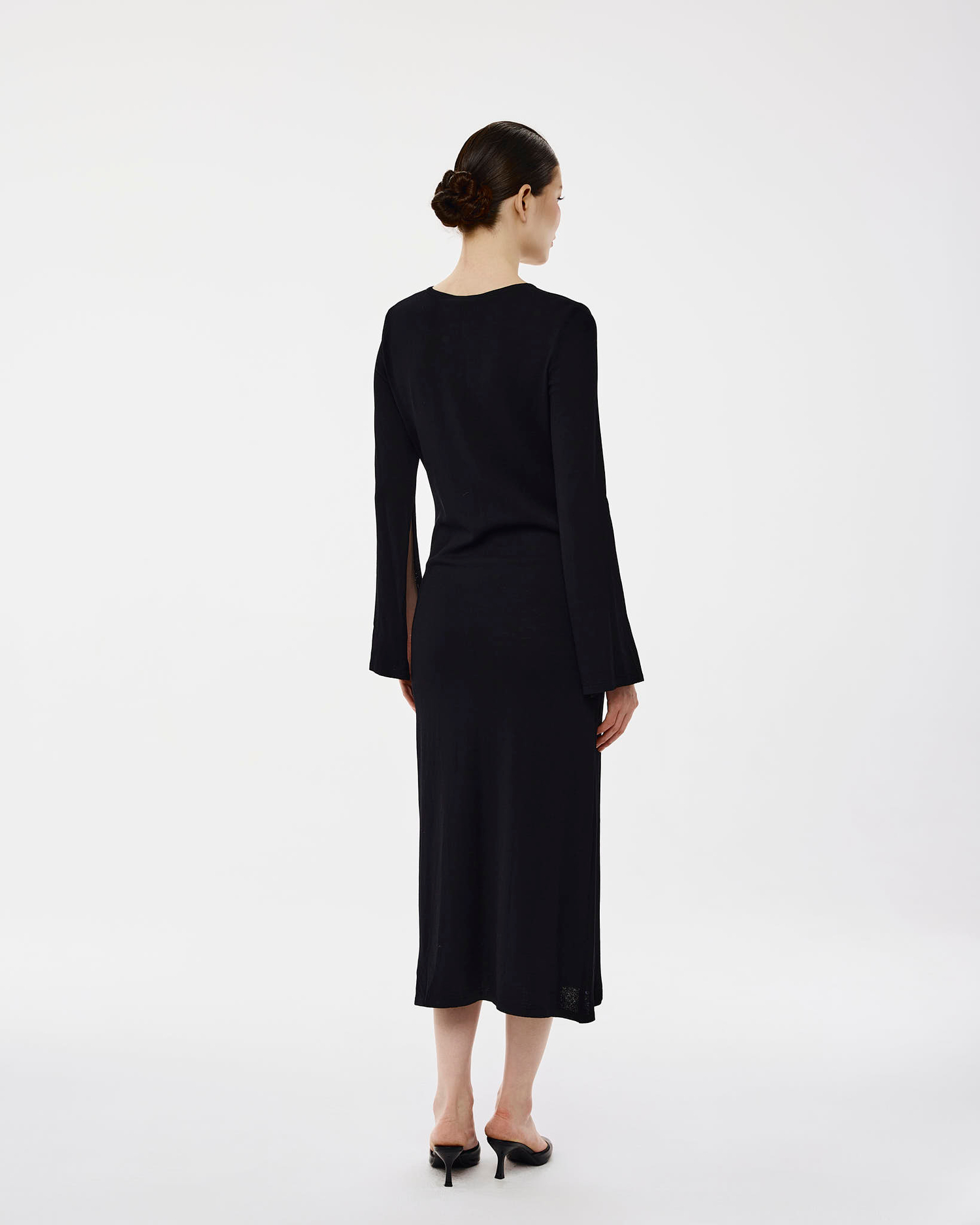 Платье вязаное черное