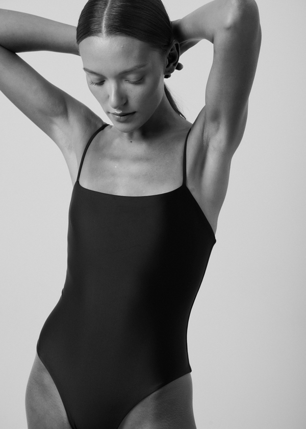 Слитный купальник Mira