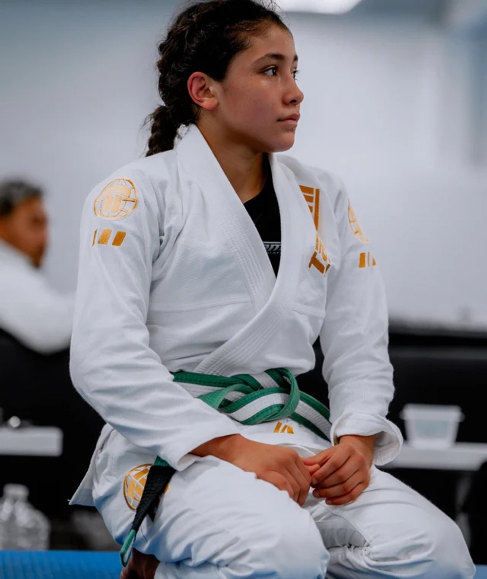 Детское кимоно Tatami PRO SERIES - WHITE & CHAMPION GOLD