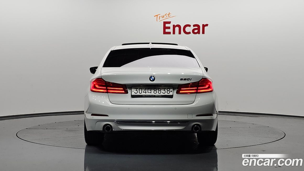 BMW 5 Series (G30) 520i Luxury (12.2019)