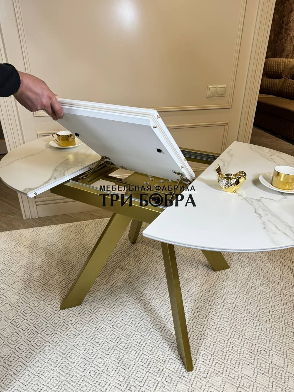 Круглый стол "Бонжур", керамогранит, белый мрамор