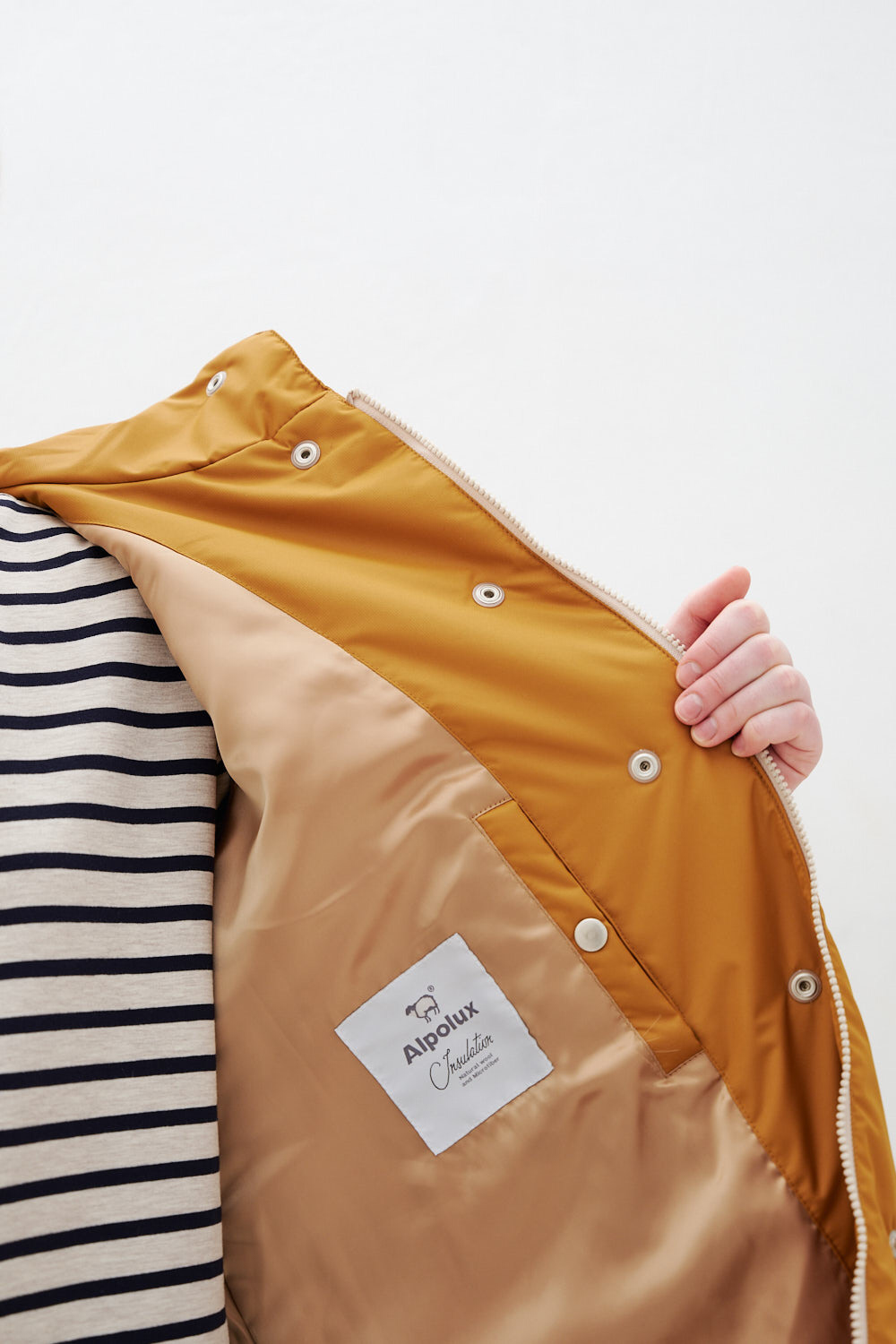 Зимнее пальто миди горчичного цвета