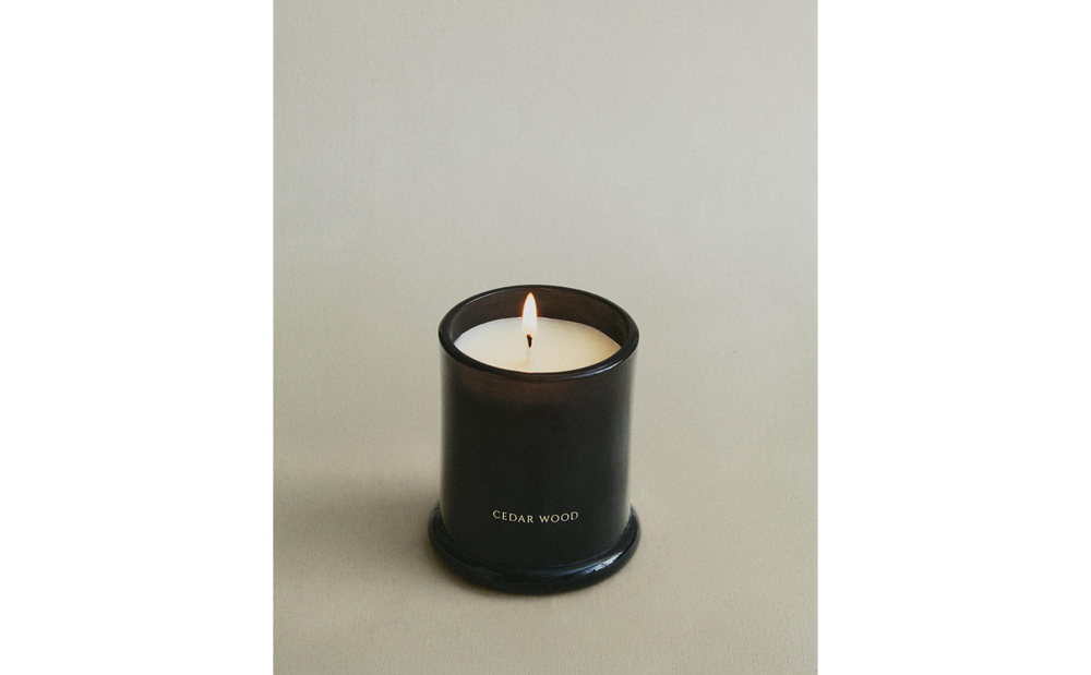 Zara Home Свеча ароматическая Cedar Wood 150 г, растительный воск, аромат древесный, Коричневый