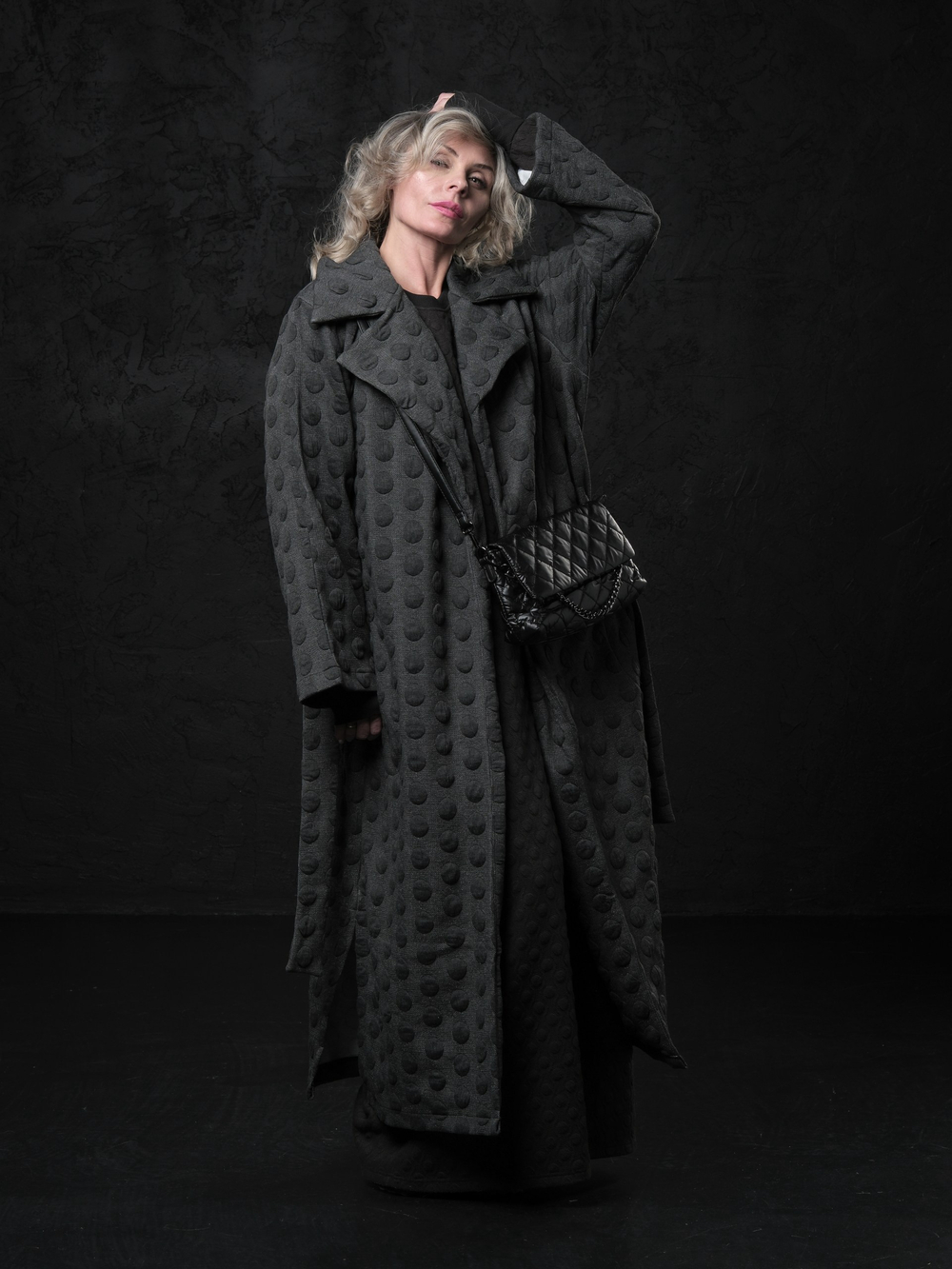 Пальто с поясом / жаккард / черный