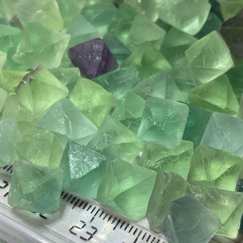 15940 Флюорит октайдер кристалл