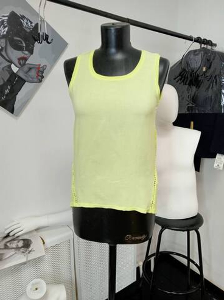 Топ женский.Цвет лайм .Размер XS -40/42 русский