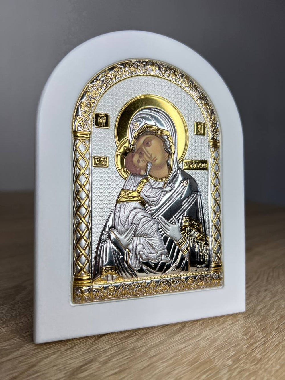 Владимирская БМ, икона арочная, белое дерево 105х140