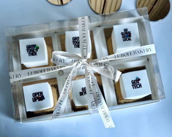 Пирожные с фото и надписями - коробочка на  6 шт