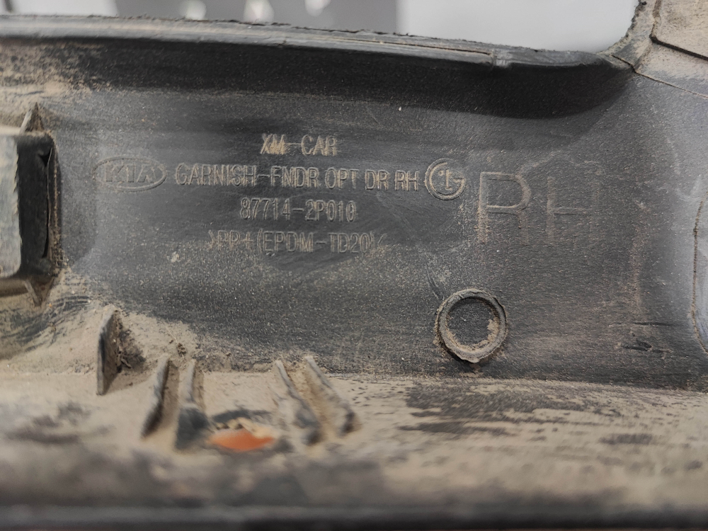 Накладка крыла переднего правого Kia Sorento 2 (XM) 09-20 Б/У Оригинал 877122P010