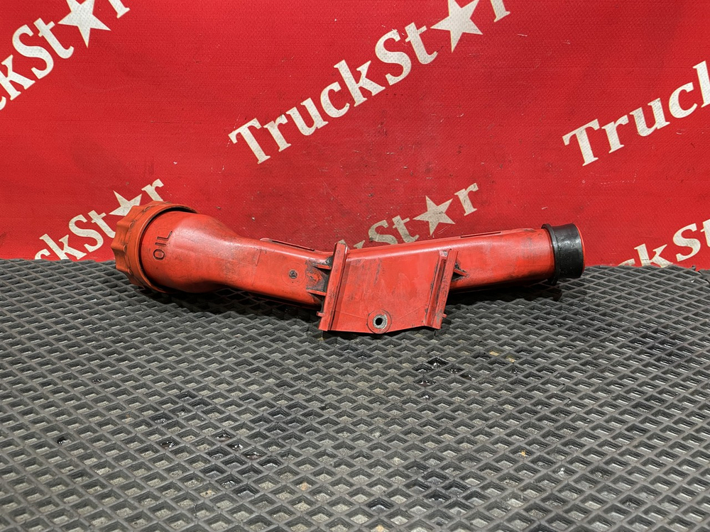 Горловина маслозаливная