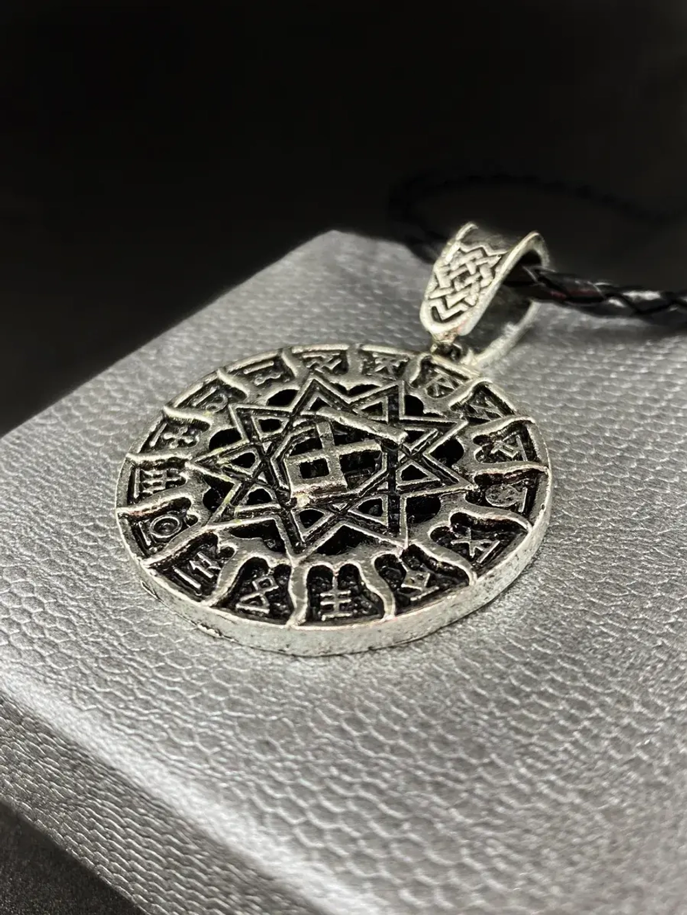 Славянская подвеска оберег Чертог Волка с рунами талисман