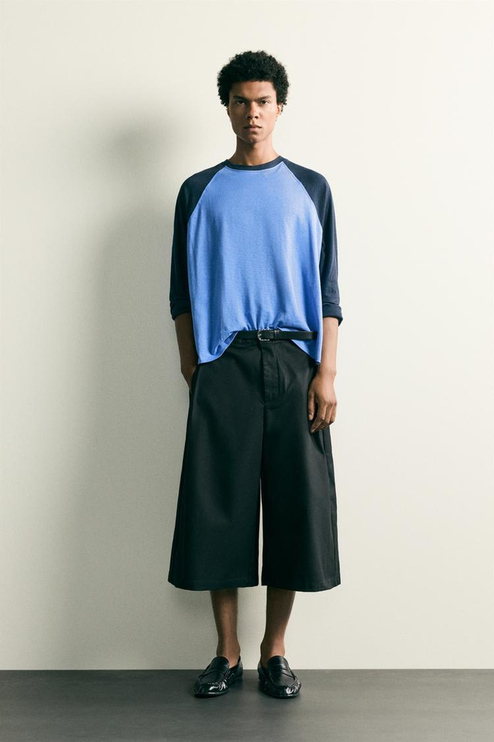 ZARA БРЮКИ-КЮЛОТЫ RELAXED FIT СО СКЛАДКАМИ, ЧЕРНЫЙ