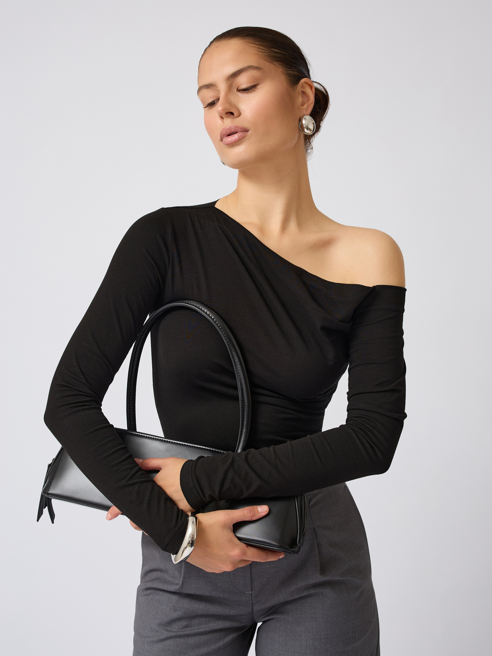 Лонгслив на одно плечо со складками