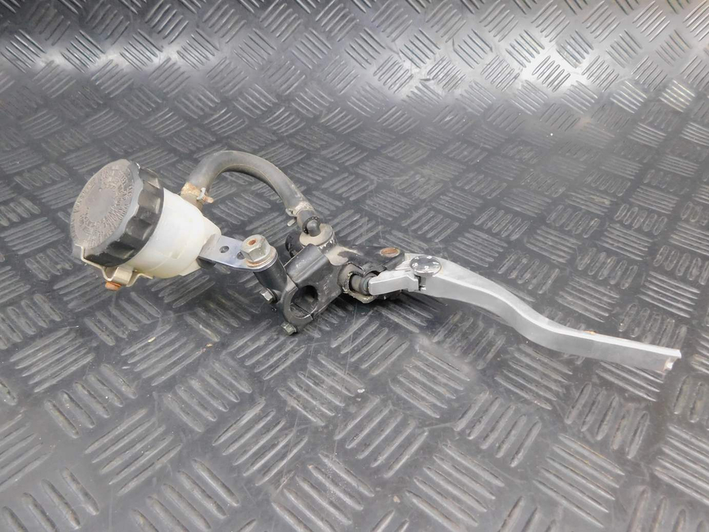 Цилиндр переднего тормоза Kawasaki ZZR 400 98 (не сток) 053029