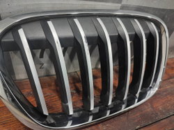 Решетка радиатора правая BMW X1 (F48) 15-19 Б/У Оригинал 51137354824