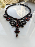 Колье "Вечер" ручной работы из бисера с камнем гранат (альмандин)