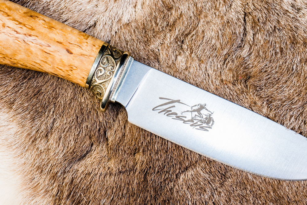 Охотничий нож Theseus M390 Satin светлая рукоять