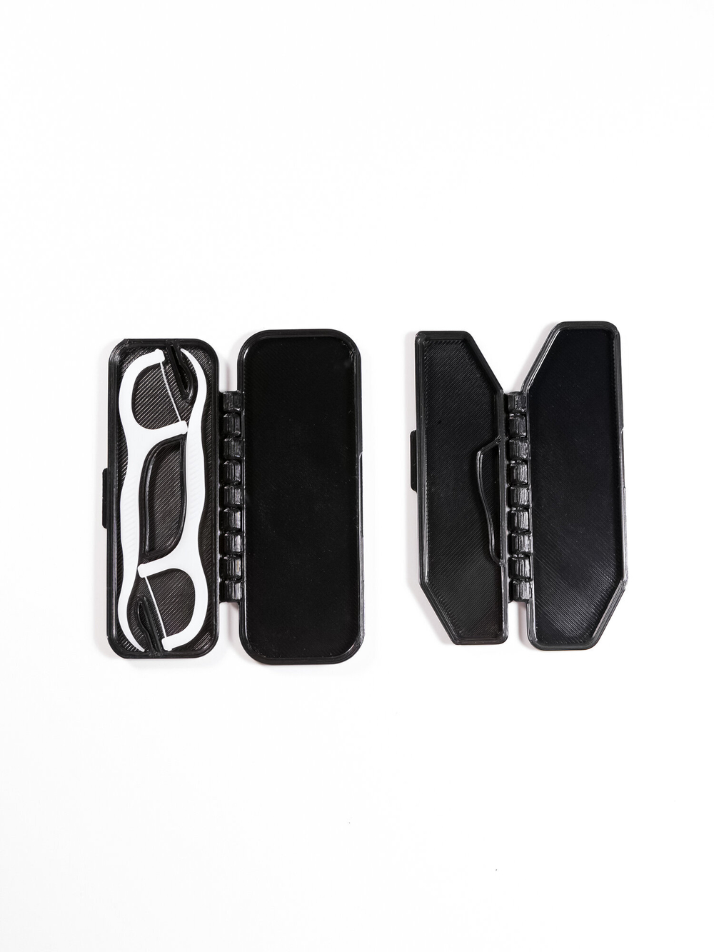 Набор стоматологических дорожных контейнеров для 1-й и 2-х зубочисток с нитью — флоссеров, чёрный